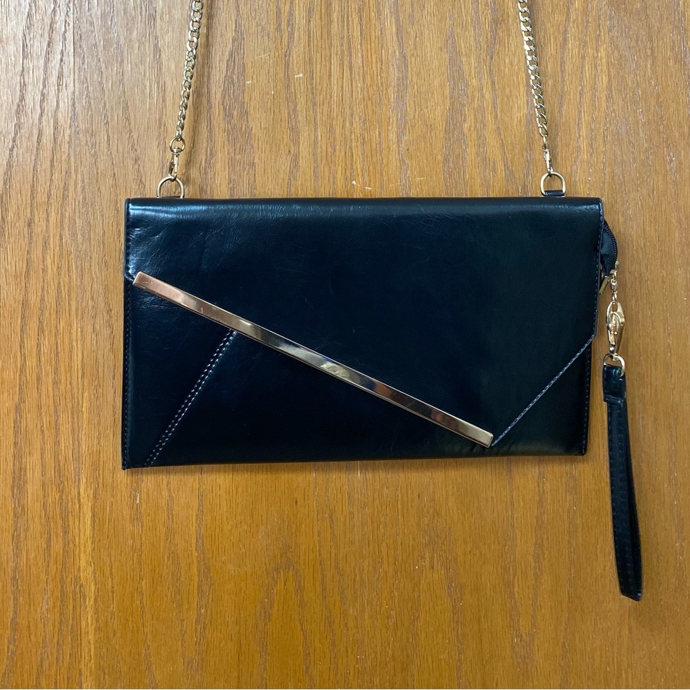 Vintage black hand bag or off the should side purse … super cute!!